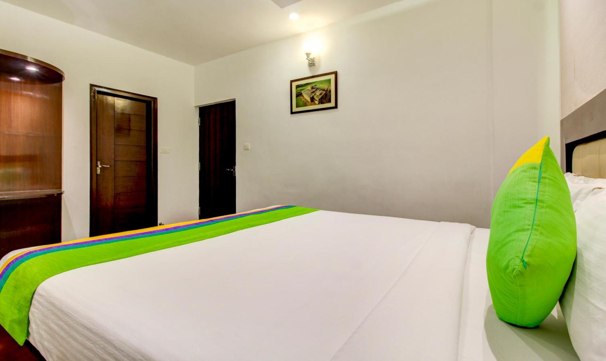 Treebo The Sai Leela Suites R T Nagar Бангалор Экстерьер фото